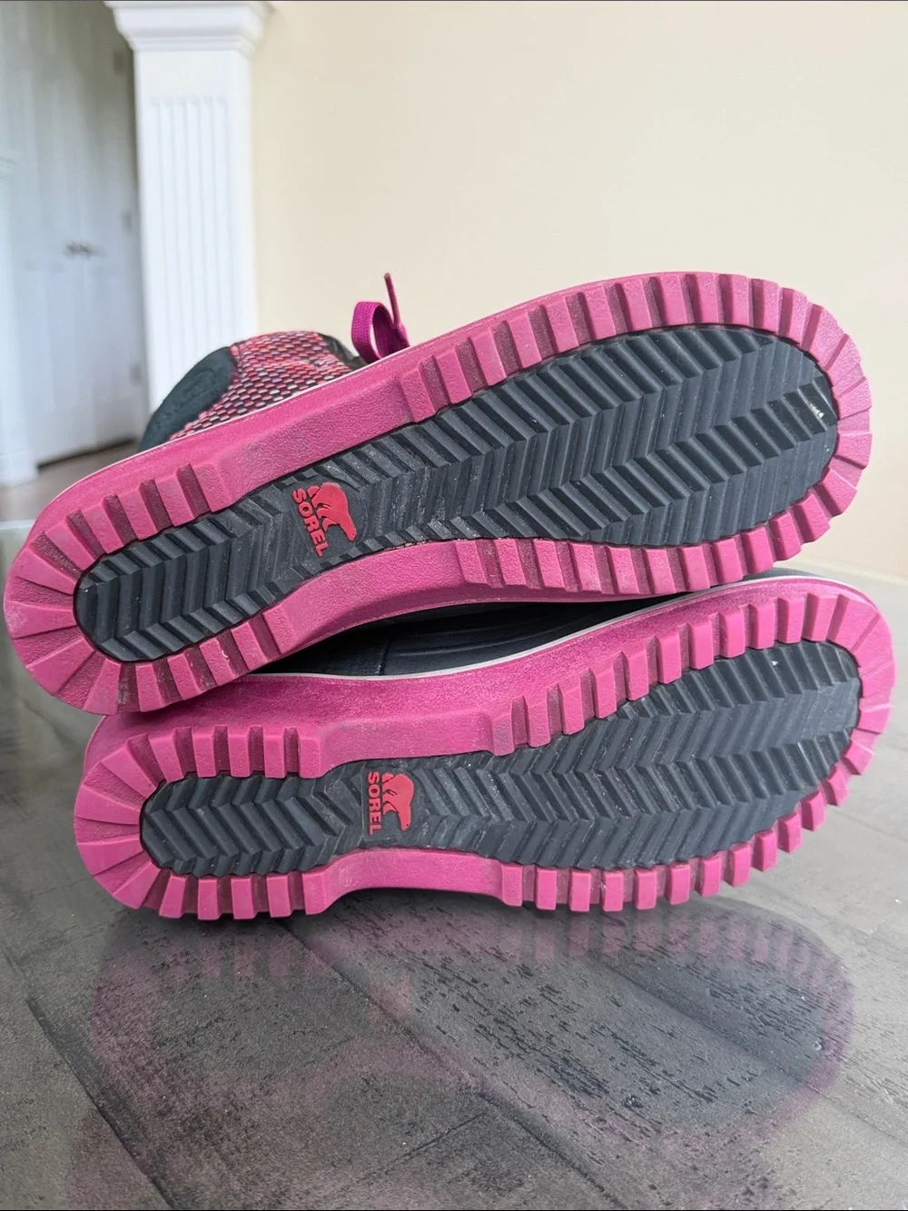 Sorel Tivoki Women's‎ Black and Pink Insulated Waterproof Winter Boots. Size 8